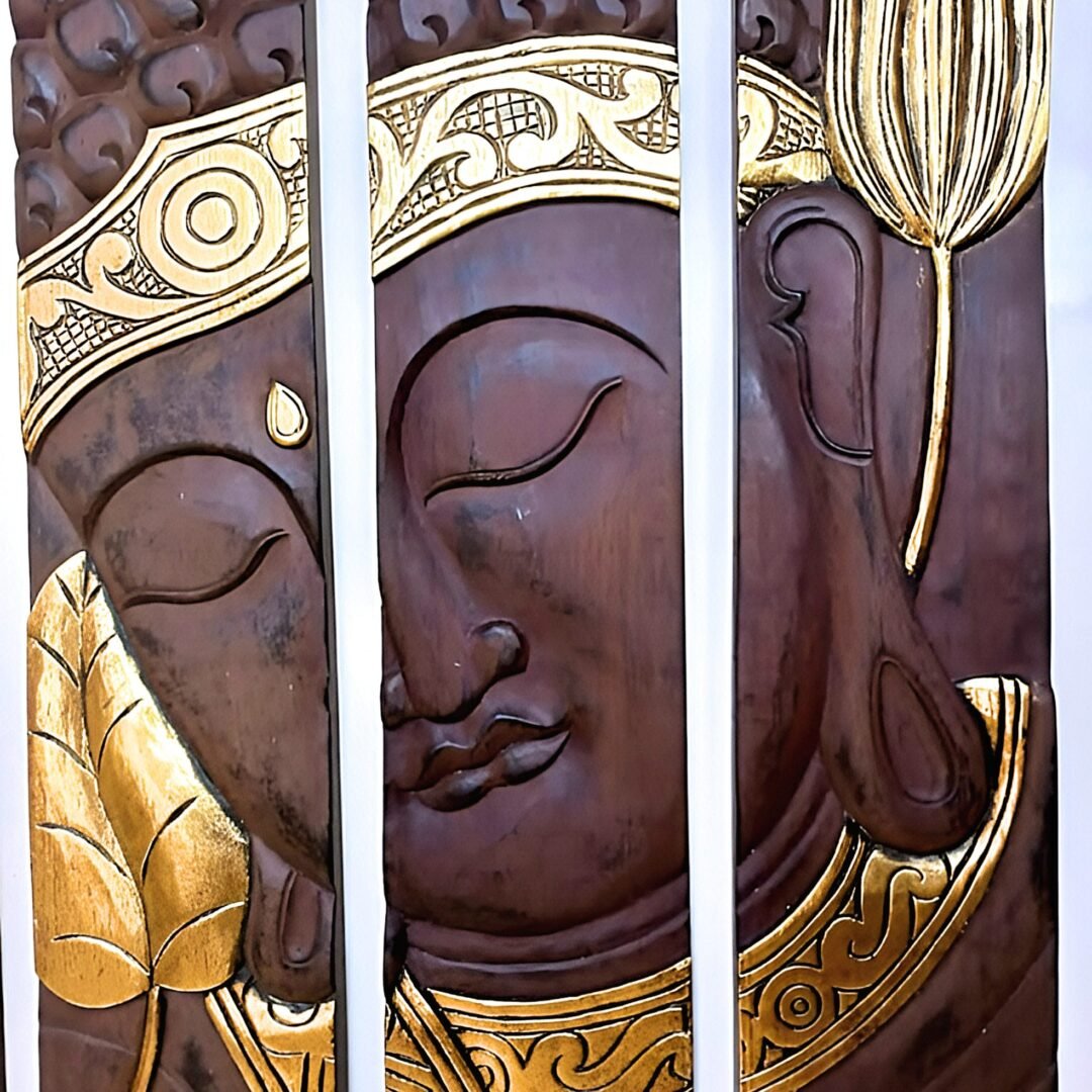 Bajorrelieve en madera dorado a la hoja, triptico 1 Mt. Alto