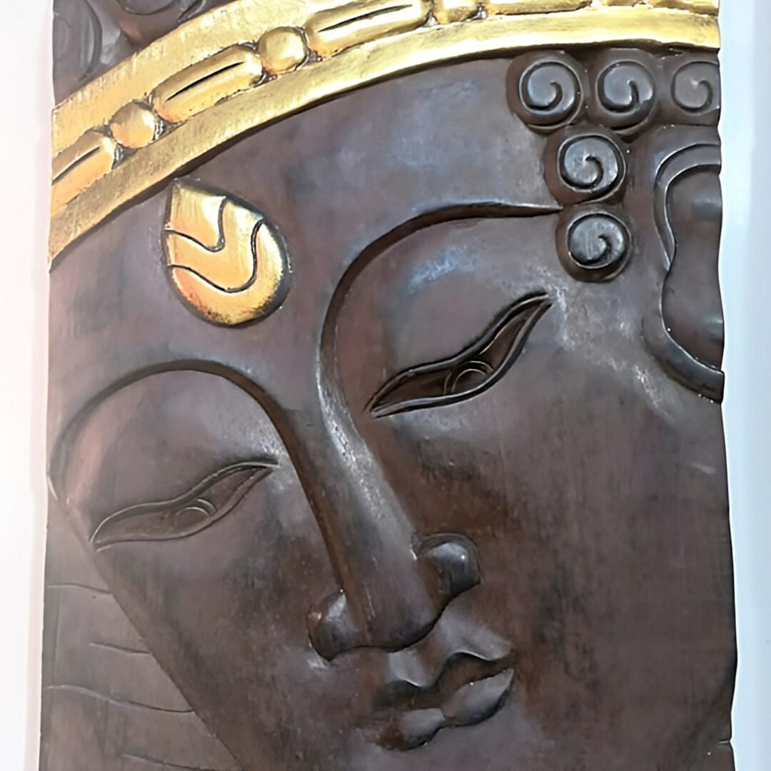 Bajorrelieve en madera dorado a la hoja